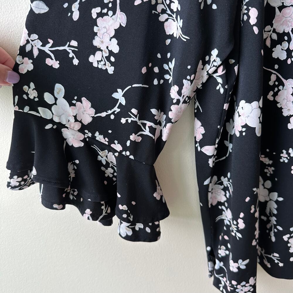 Karl Lagerfeld Yessie Floral Blouse Top Trumpet Flutter Sleeve Black 1X Fairy - Picture 8 of 13